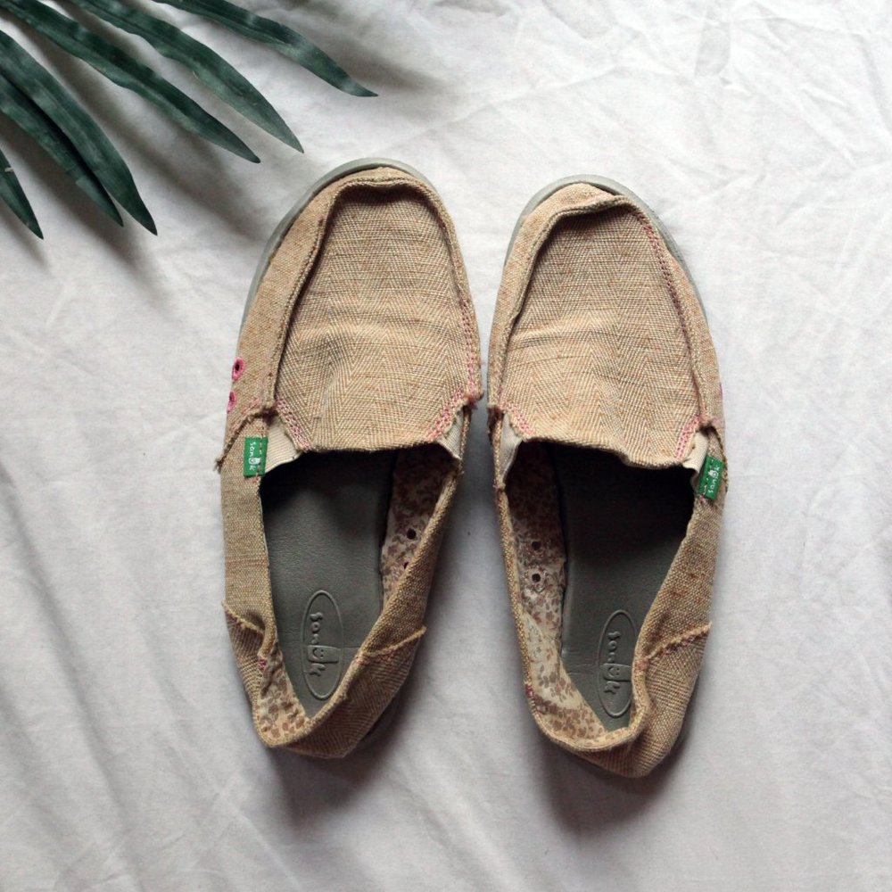 Sanuk Women’s Sidewalk Surfer Tan Loafer Slip Ons